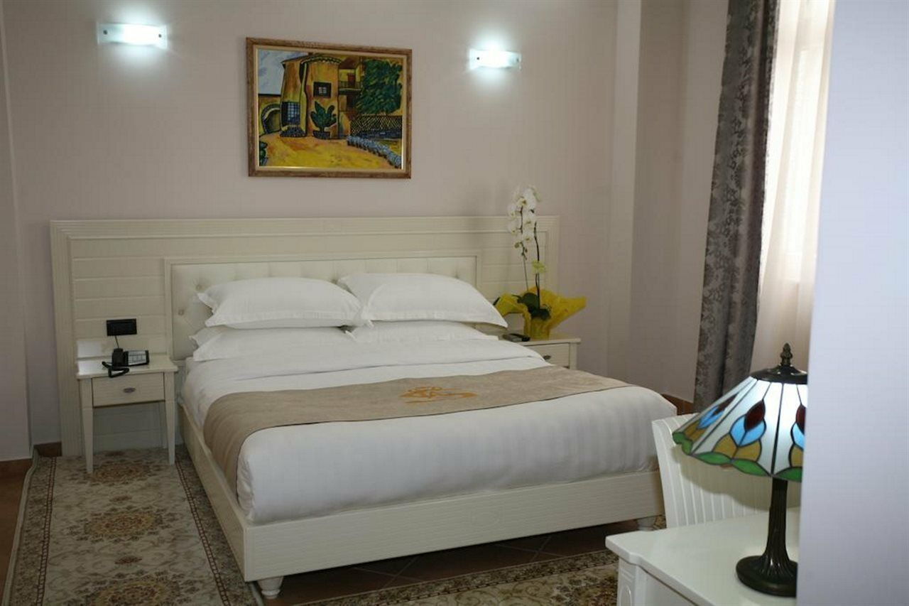 Hotel Boutique Las Тирана Экстерьер фото